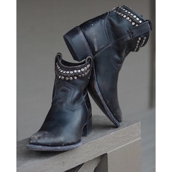 RARE Frye Diana Vintage Distressed Black Leather Stud Pull-On Cowgirl Ankle Boot - Picture 6 of 16